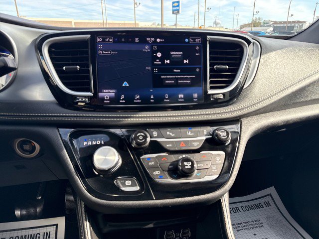 Used 2025 Chrysler Pacifica Limited FWD image 20