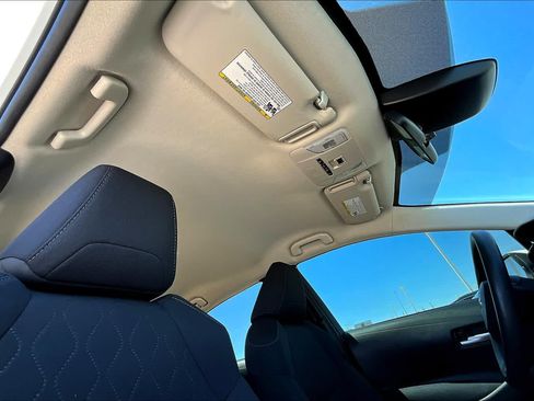 Used 2021 Toyota Corolla LE FWD image 14