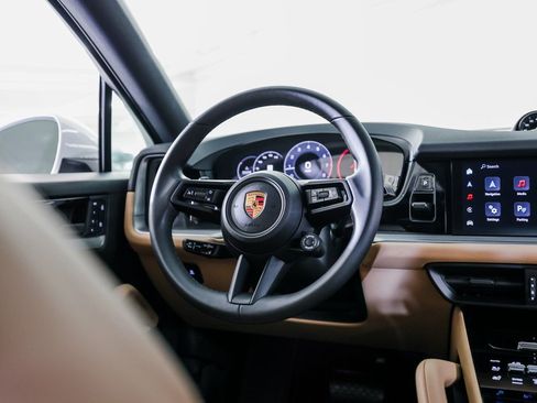 Certified 2025 Porsche Cayenne Coupe AWD/4WD image 27