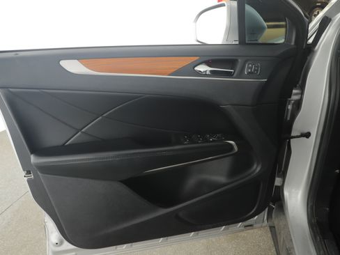 Used 2019 Lincoln MKC Select w/ Select Plus Package image 19