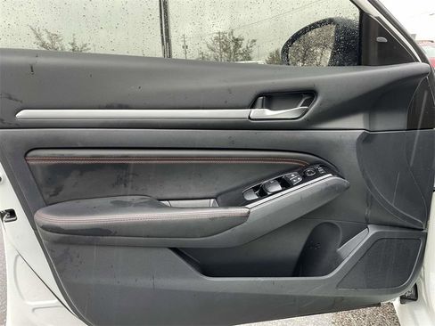 Used 2023 Nissan Altima 2.5 SR image 17