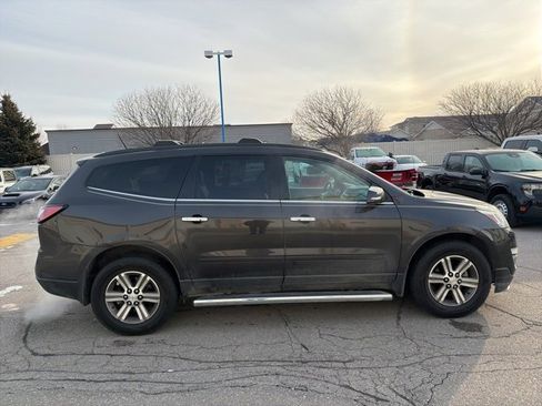 Used 2016 Chevrolet Traverse LT image 3