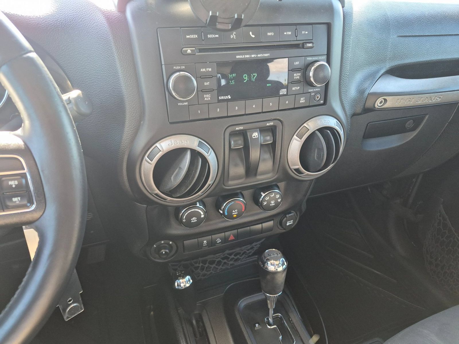 Used 2015 Jeep Wrangler Sport w/ Quick Order Package 24S AWD/4WD image 17