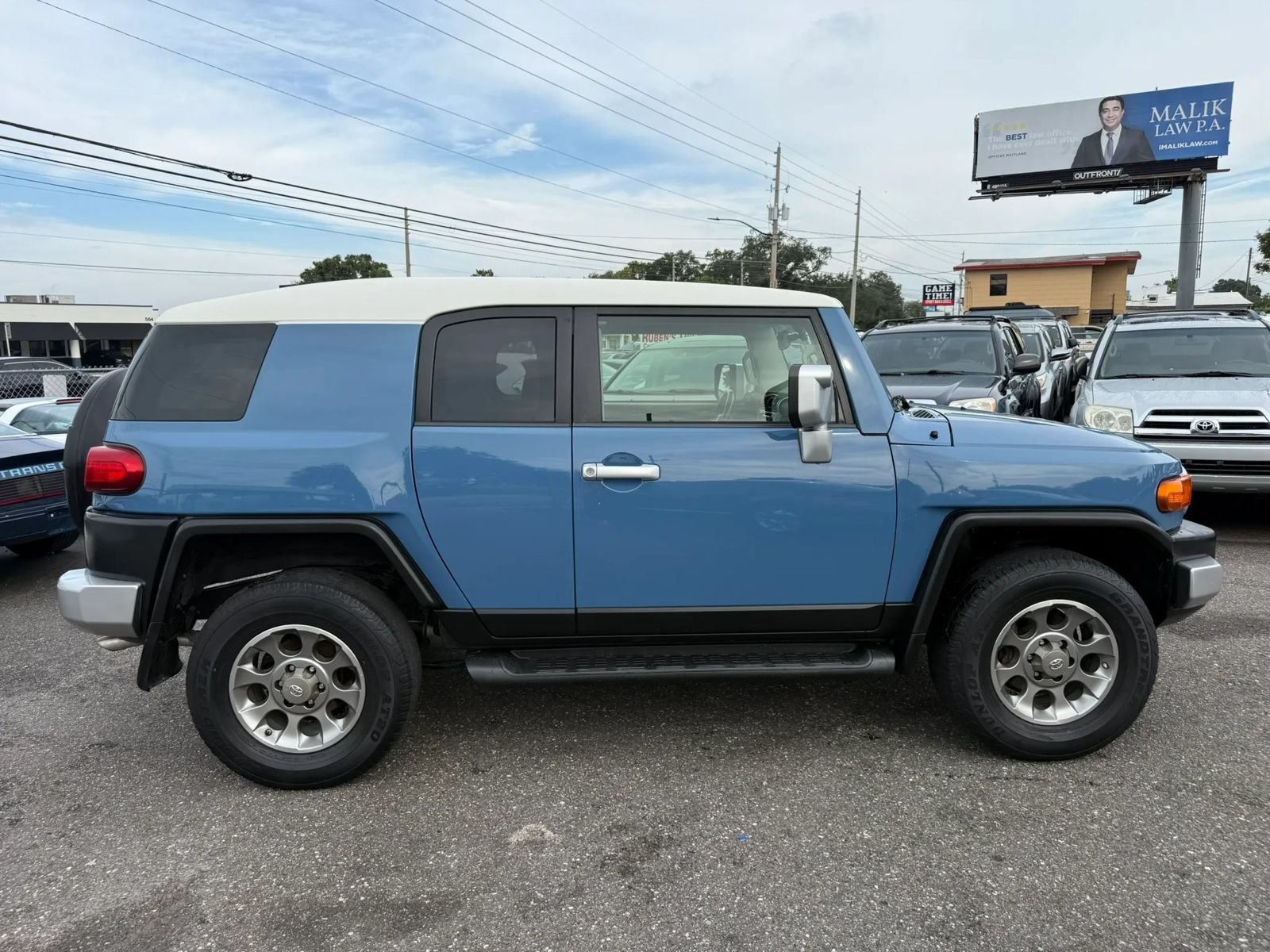 Used 2012 Toyota FJ Cruiser 4WD w/ Upgrade Pkg image 4