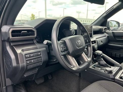 Used 2025 Toyota 4Runner SR5 AWD/4WD image 9