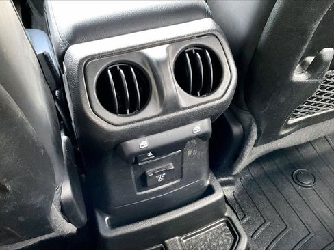 Used 2024 Jeep Wrangler High Altitude image 17
