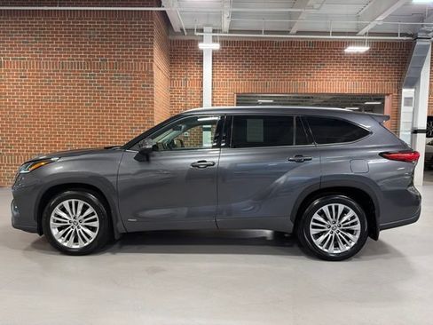 Used 2023 Toyota Highlander Platinum AWD/4WD image 4