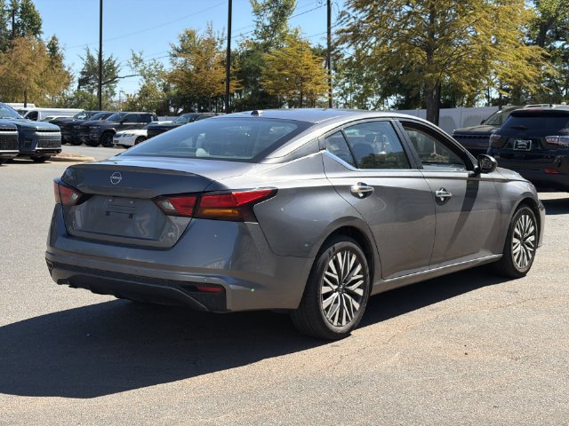 Used 2025 Nissan Altima 2.5 SV FWD image 4