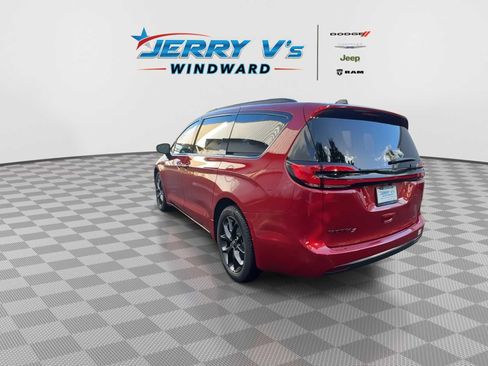 New 2026 Chrysler Pacifica Select w/ S Appearance Package image 6