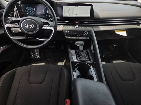 Used 2024 Hyundai Elantra SEL w/ Convenience Package FWD image 9