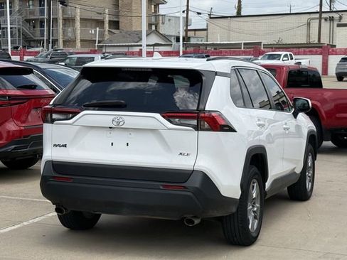 Used 2022 Toyota RAV4 XLE FWD image 4