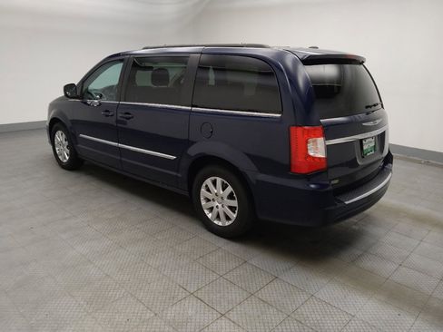 Used 2016 Chrysler Town & Country Touring FWD image 3