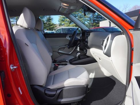 Certified 2025 Kia Soul LX w/ LX Technology Package image 28