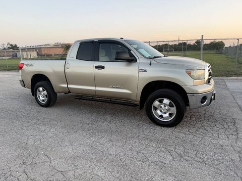 Used 2010 Toyota Tundra 4x4 Double Cab image 4