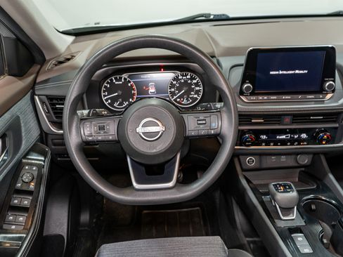 Used 2023 Nissan Rogue SV image 11