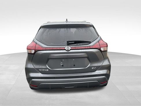 Used 2021 Nissan Kicks SV image 4