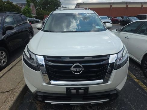 Used 2024 Nissan Pathfinder Platinum AWD/4WD image 5