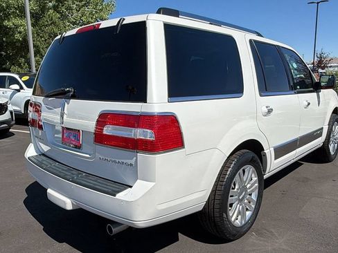 Used 2014 Lincoln Navigator 4WD image 3