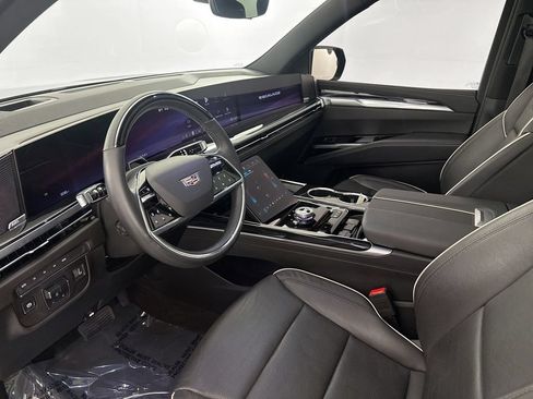Used 2025 Cadillac Escalade ESV Sport AWD/4WD image 9