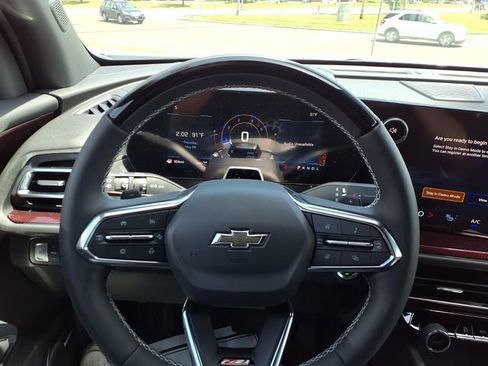 New 2026 Chevrolet Traverse Z71 w/ Enhanced Driving Package AWD/4WD image 9