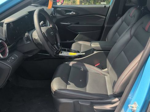 Used 2025 Chevrolet Trax RS FWD image 22