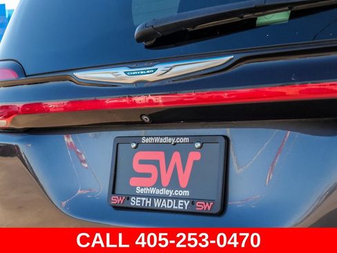 Used 2021 Chrysler Pacifica Touring-L FWD image 76