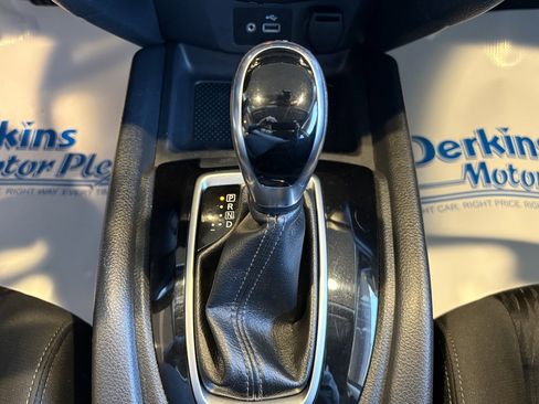 Used 2020 Nissan Rogue SV image 18