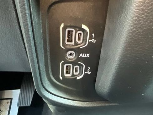 Used 2025 RAM 1500 Laramie AWD/4WD image 25