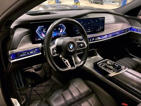 Used 2023 BMW 760i xDrive image 17