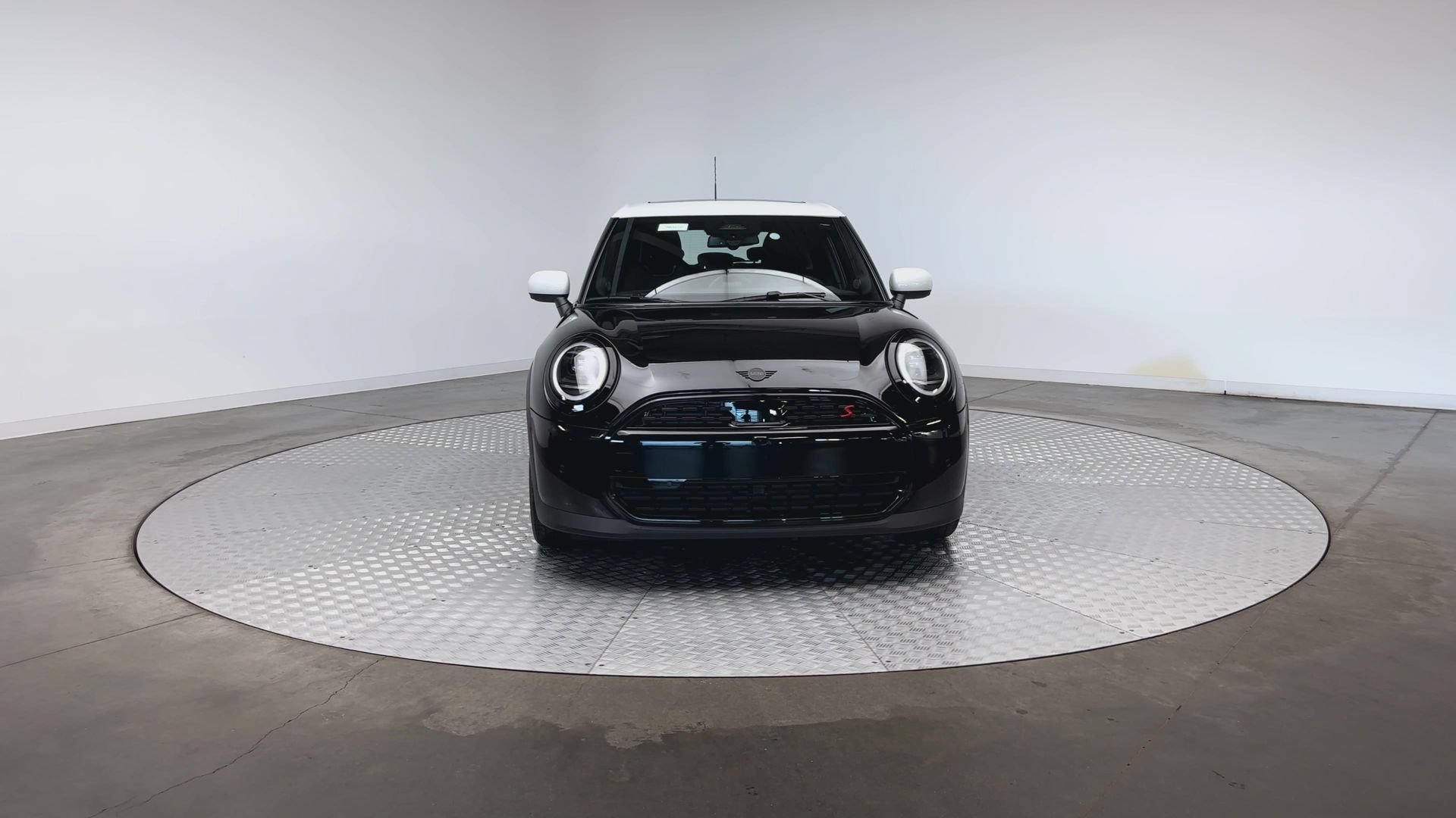 Used 2027 MINI Cooper S FWD image 3