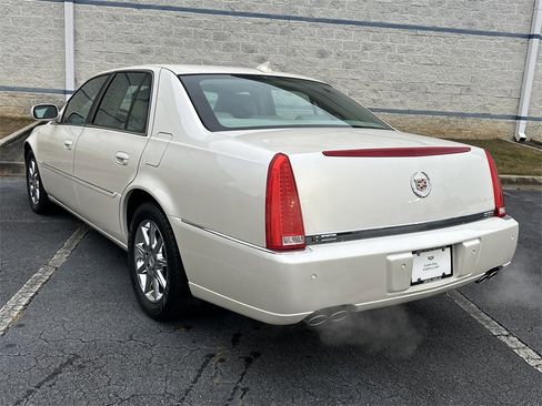 Used 2011 Cadillac DTS Luxury image 5