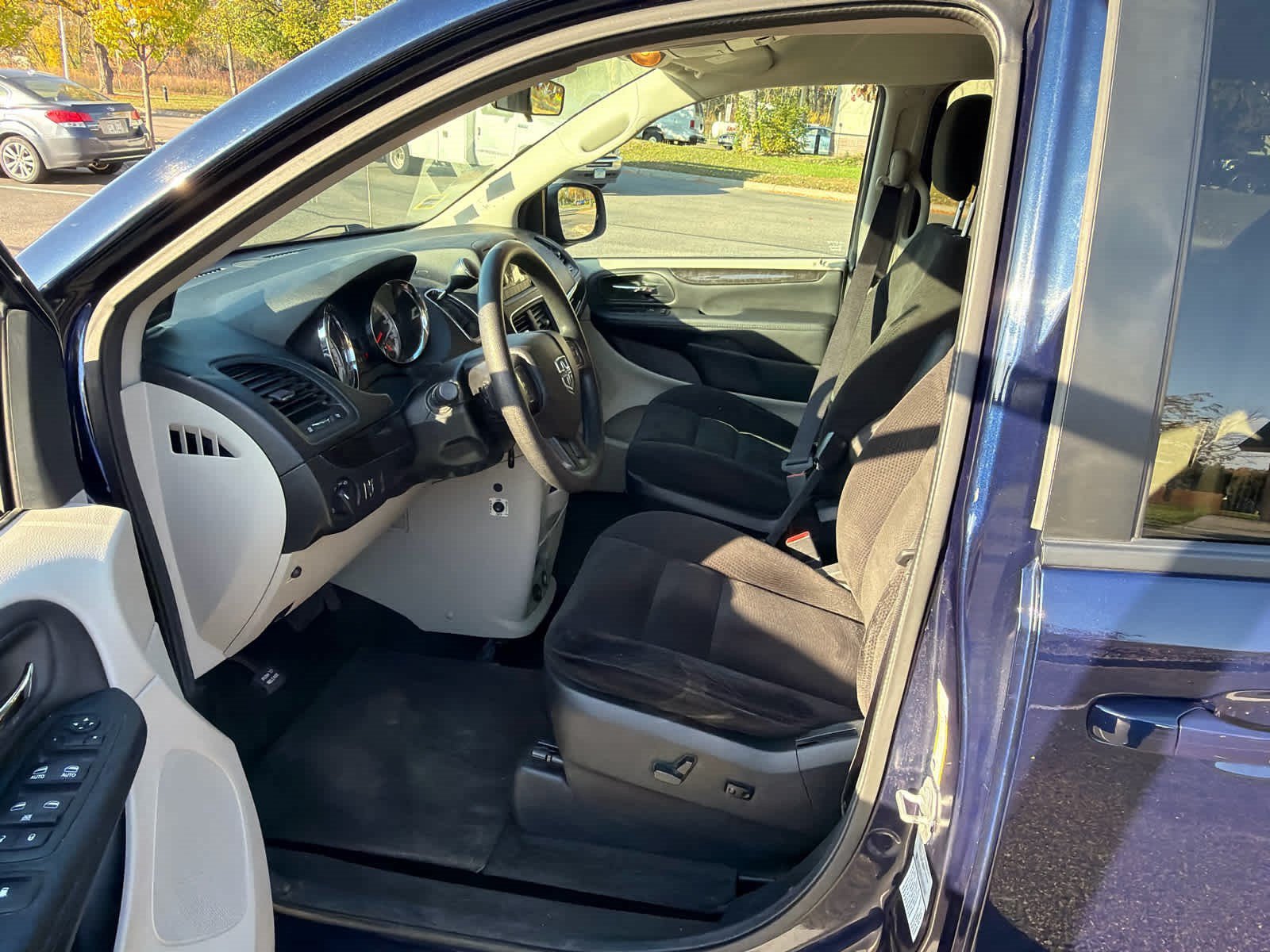 Used 2016 Dodge Grand Caravan SXT FWD image 10