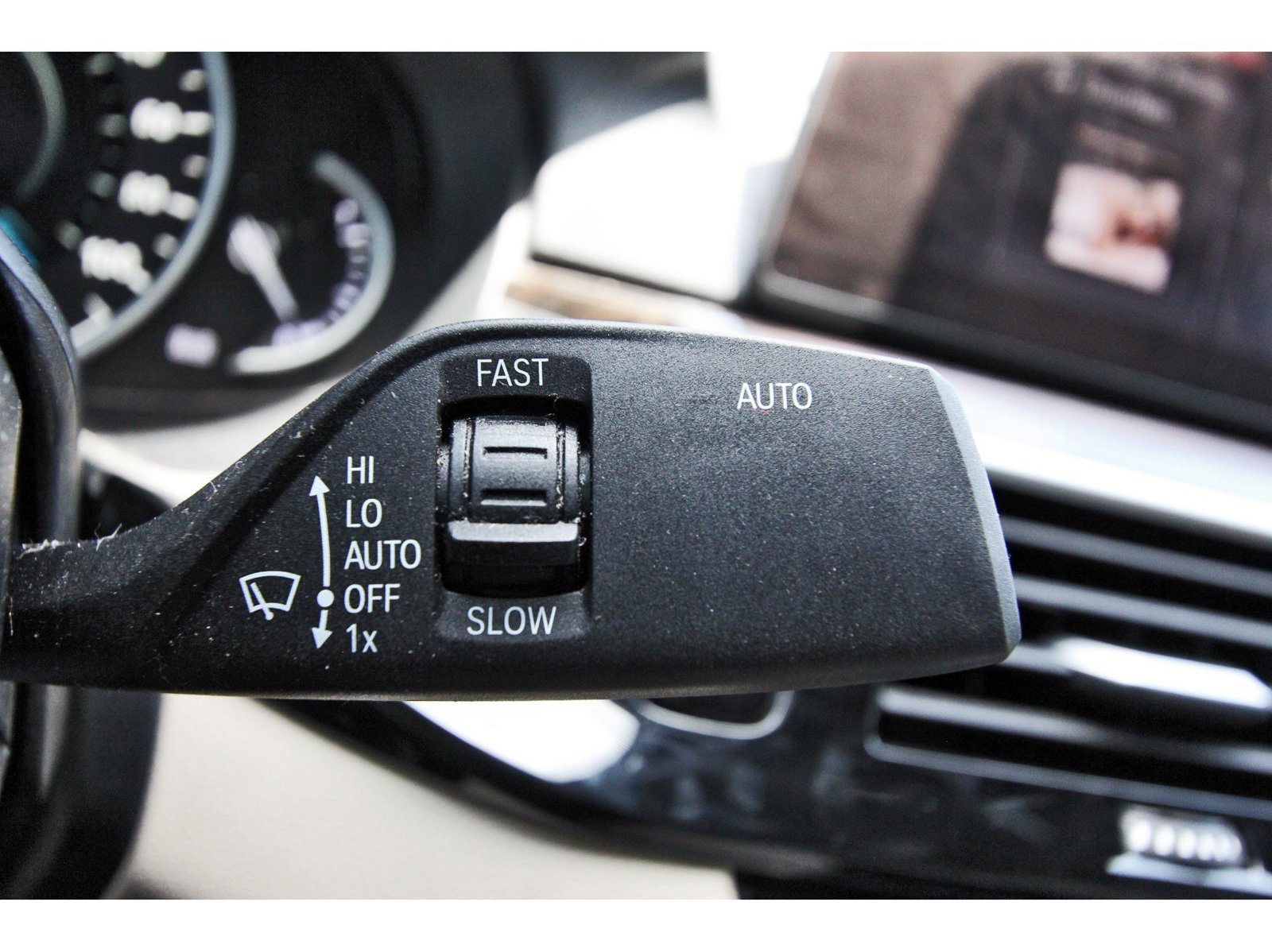 Used 2019 BMW 530e w/ Convenience Package RWD image 18