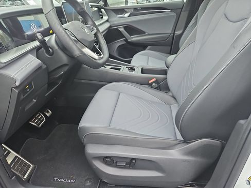 New 2026 Volkswagen Tiguan SE R-Line AWD/4WD image 13
