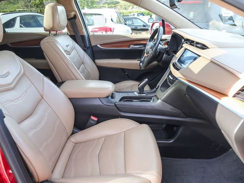 Used 2019 Cadillac XT5 Platinum image 16