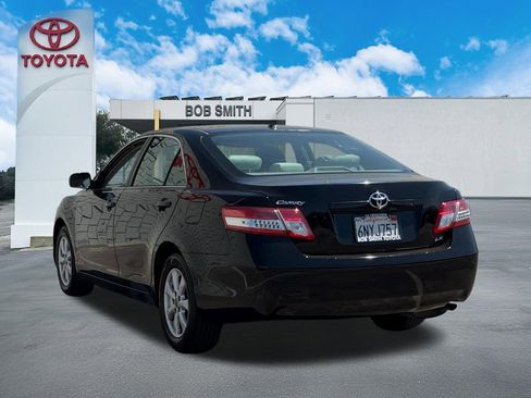 Used 2011 Toyota Camry LE w/ LE Extra-Value Pkg image 8