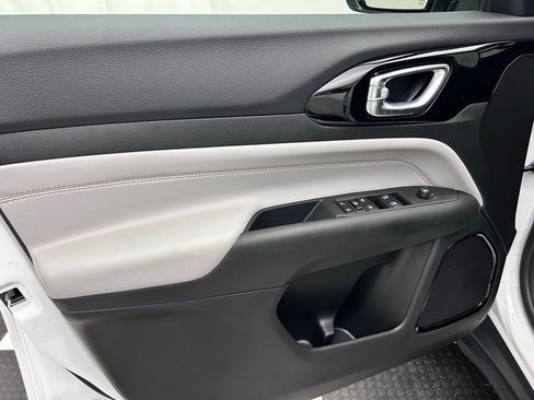 New 2026 Jeep Compass Limited image 10