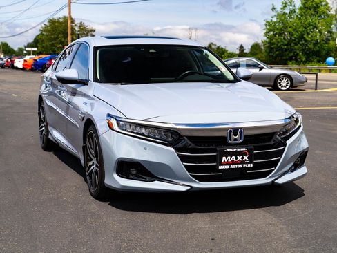 Used 2022 Honda Accord Touring image 2