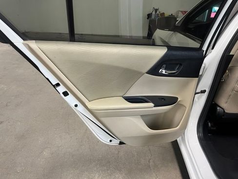 Used 2016 Honda Accord LX image 19