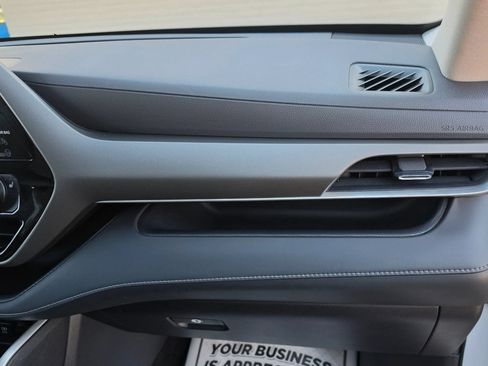 Used 2021 Toyota Highlander XLE FWD image 35