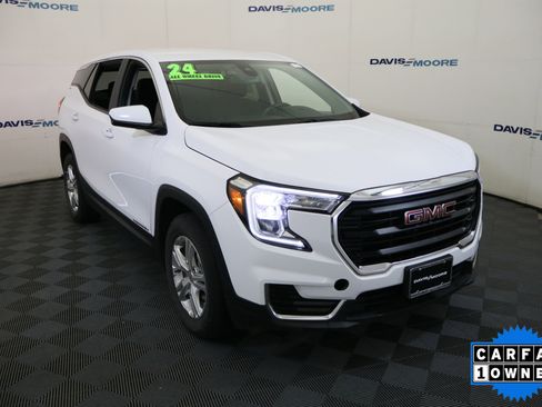 Used 2024 GMC Terrain SLE AWD/4WD image 3