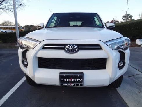 Used 2022 Toyota 4Runner SR5 Premium image 2