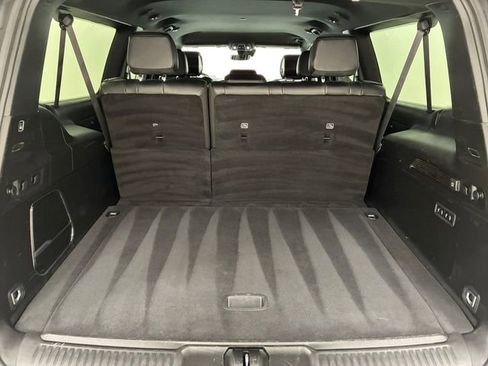 Used 2024 Jeep Wagoneer L Series II w/ Flexible Seating Group AWD/4WD image 17