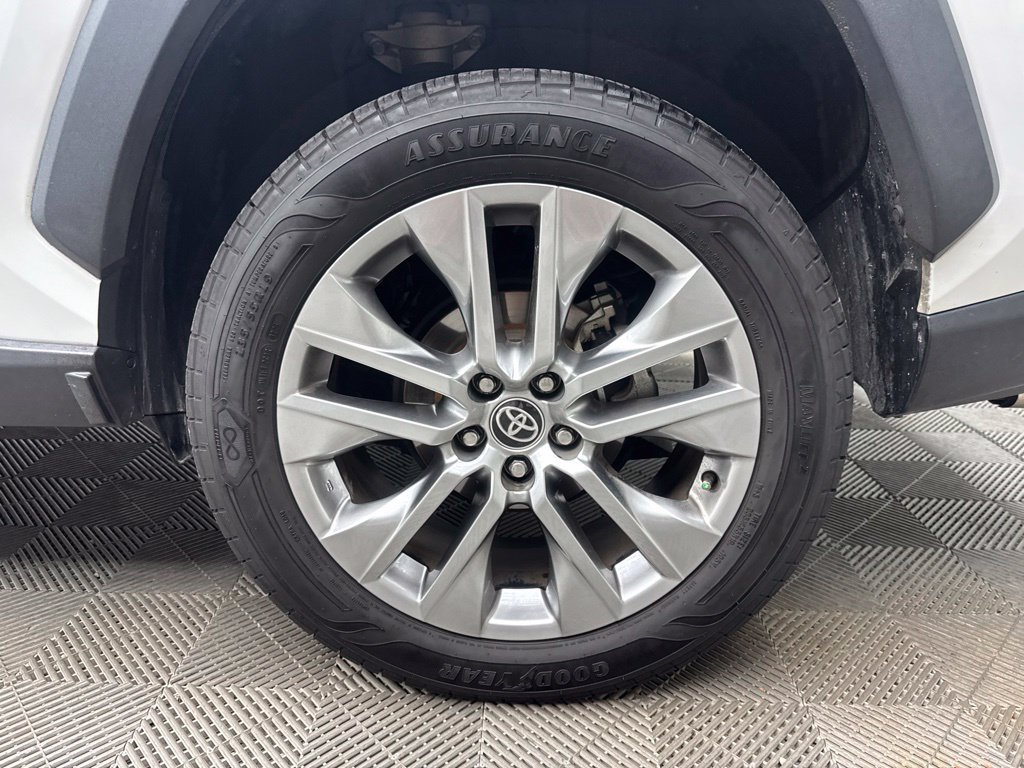 Used 2023 Toyota RAV4 XLE Premium FWD image 9