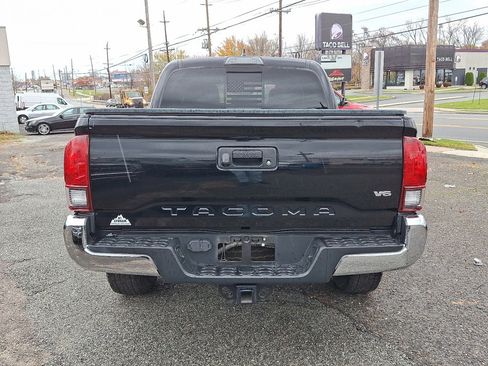 Used 2019 Toyota Tacoma TRD Off-Road image 4