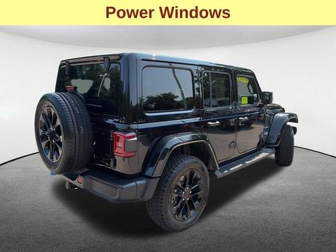 Used 2023 Jeep Wrangler Unlimited Sahara w/ Cold Weather Group AWD/4WD image 10