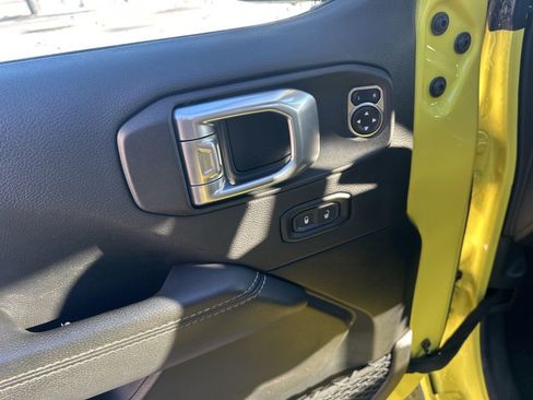 Used 2022 Jeep Wrangler Unlimited Sahara w/ Cold Weather Group AWD/4WD image 10