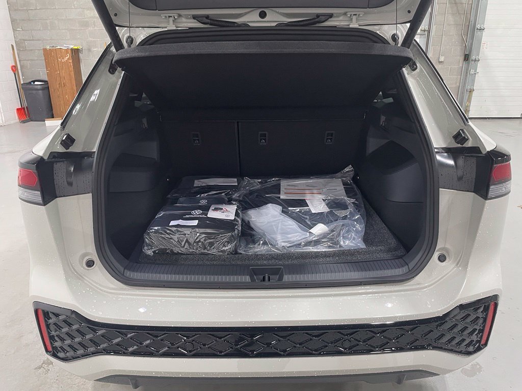 New 2026 Volkswagen Tiguan SE R-Line AWD/4WD image 14