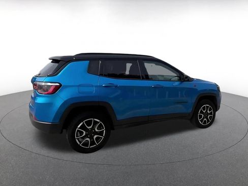Used 2025 Jeep Compass Trailhawk AWD/4WD image 14