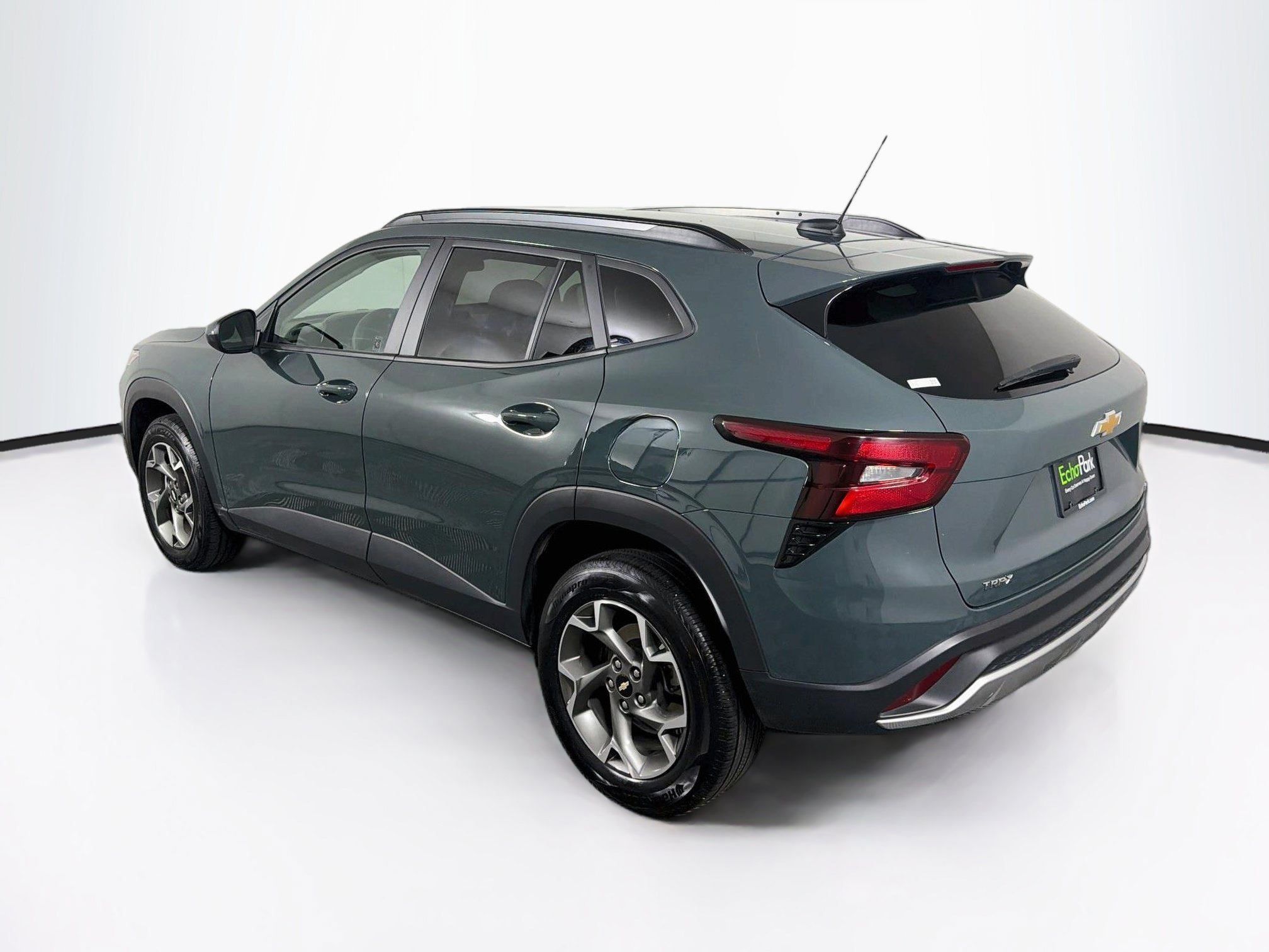 Used 2025 Chevrolet Trax LT FWD image 5